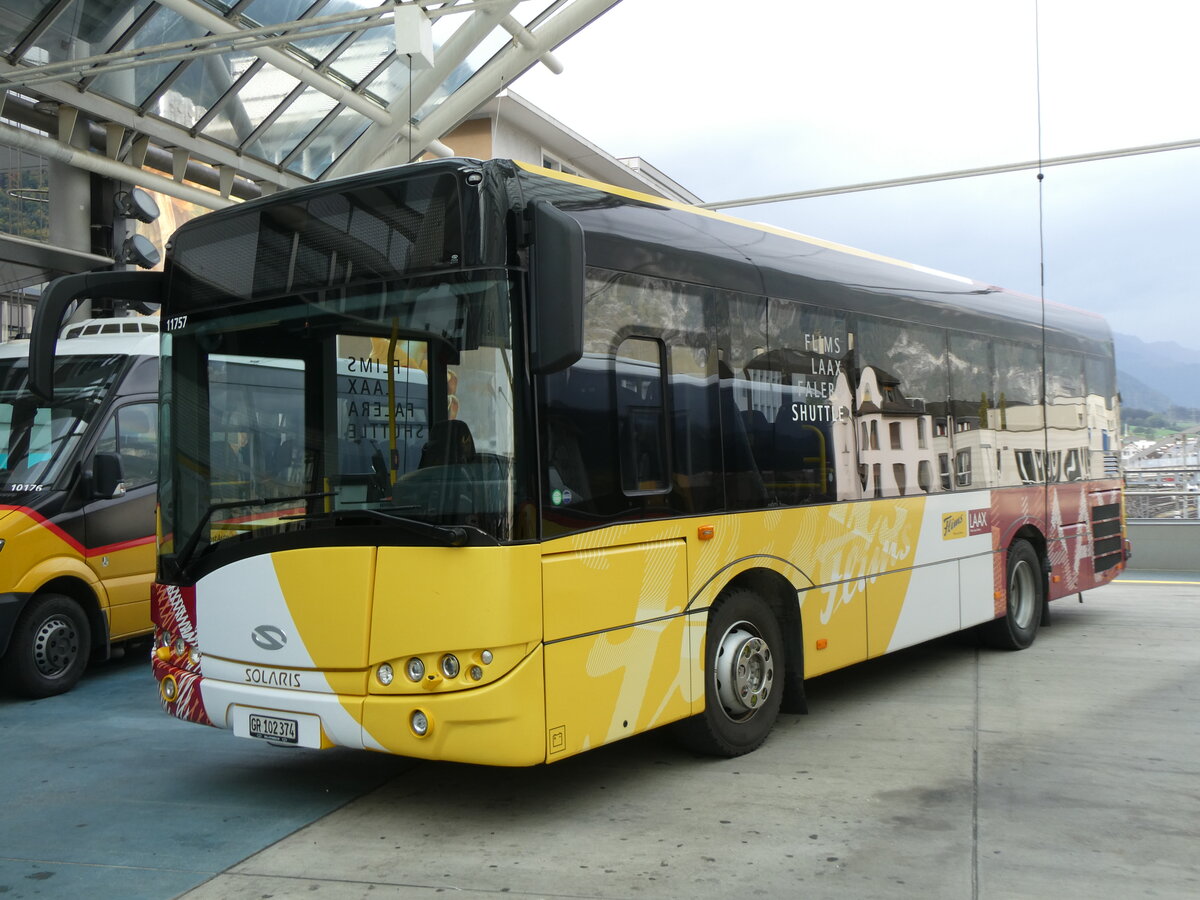 (267'843) - PostAuto Graub�nden - GR 102'374/PID 11'757 - Solaris am 8. Oktober 2024 in Chur, Postautostation