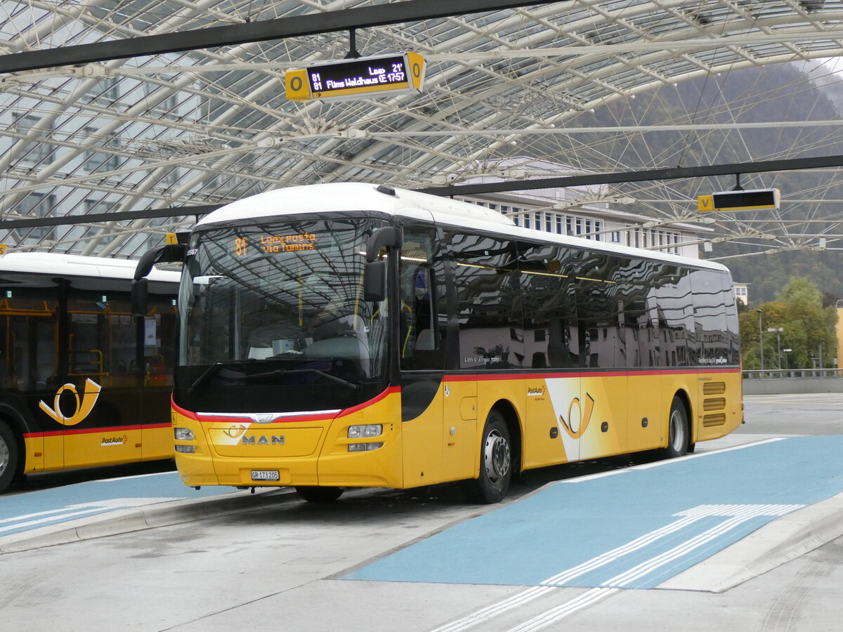 (267'907) - PostAuto Graub�nden - GR 173'205/PID 10'507 - MAN am 8. Oktober 2024 in Chur, Postautostation