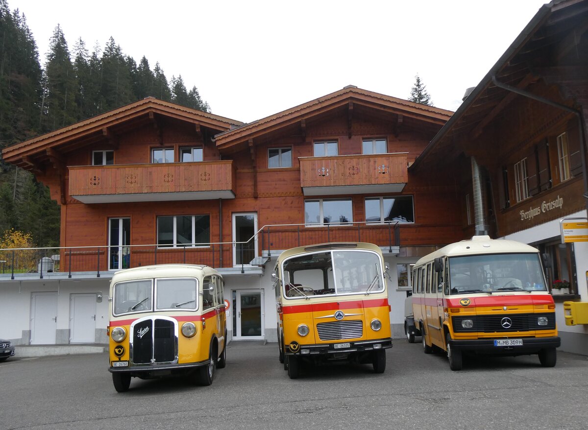 (268'150) - Schmid, Th�rishaus - Nr. 3/BE 26'760 - Saurer/Gangloff (ex Geiger, Adelboden Nr. 3) + Nr. 9/BE 26'105 - Saurer/R&J (ex Geiger, Adelboden Nr. 9) + aus Deutschland: Hahn, M�nchen - Nr. 6/M-MB 309H - Mercedes (ex M�ller, CH-Ennetmoos Nr. 6; ex Portenier, CH-Adelboden Nr. 6/PID 492; ex Geiger, CH-Adelboden Nr. 6) am 12. Oktober 2024 auf der Griesalp