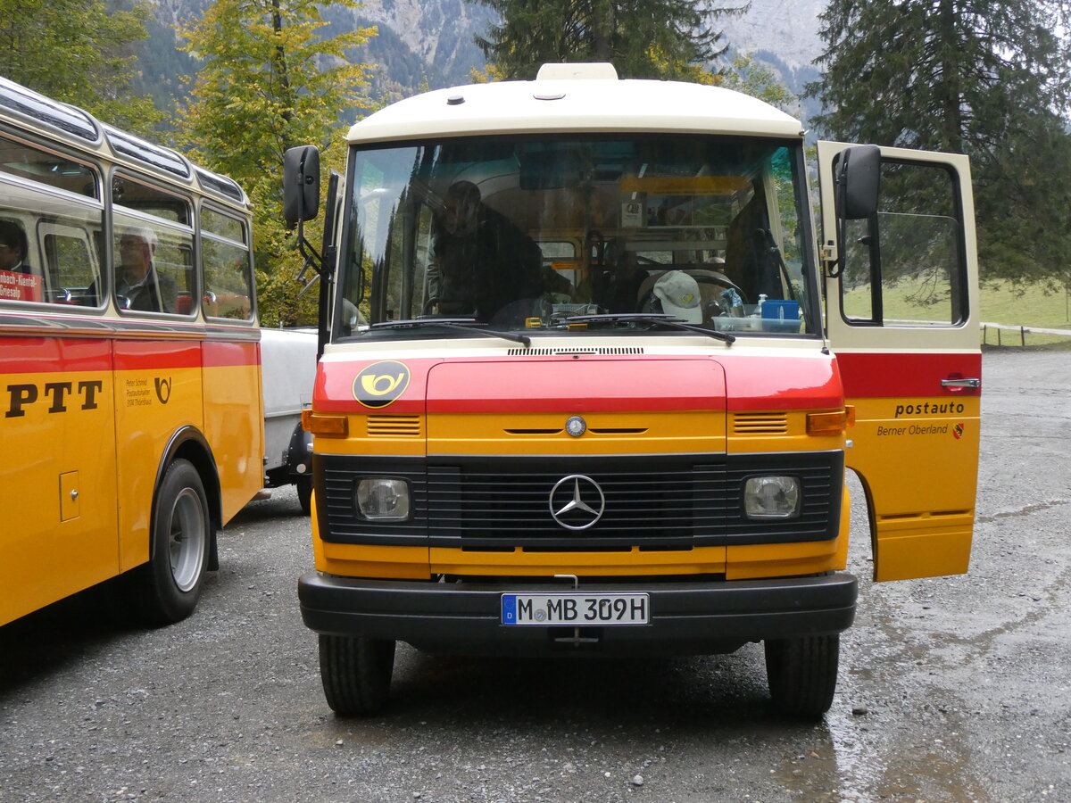 (268'172) - Aus Deutschland: Hahn, M�nchen - Nr. 6/M-MB 309H - Mercedes (ex M�ller, CH-Ennetmoos Nr. 6; ex Portenier, CH-Adelboden Nr. 6/PID 492; ex Geiger, CH-Adelboden Nr. 6) am 12. Oktober 2024 in Kiental, Tschingel