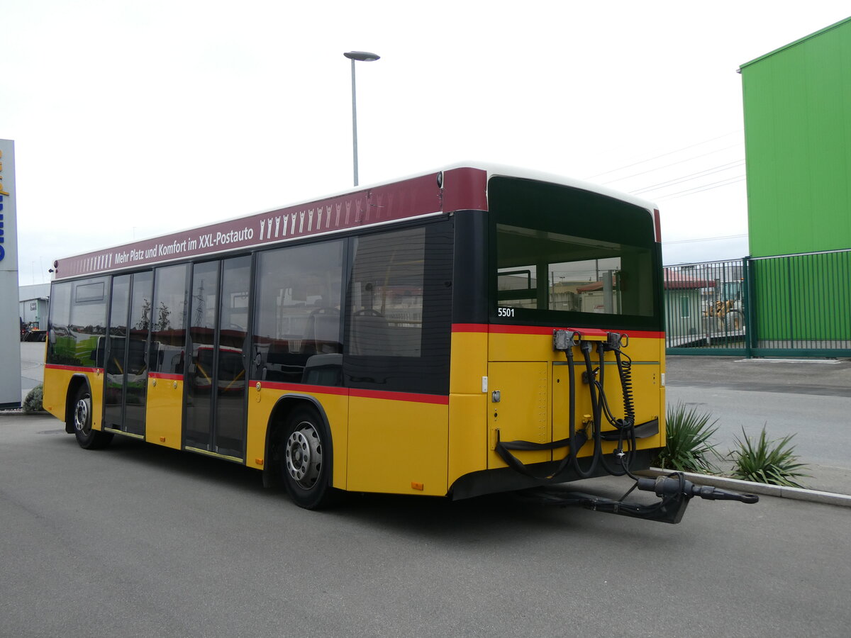 (268'271) - PostAuto Bern - BE 193'594/PID 5501 - Lanz+Marti/Hess Personenanh�nger (ex Klopfstein, Laupen) am 19. Oktober 2024 in Kerzers, Interbus