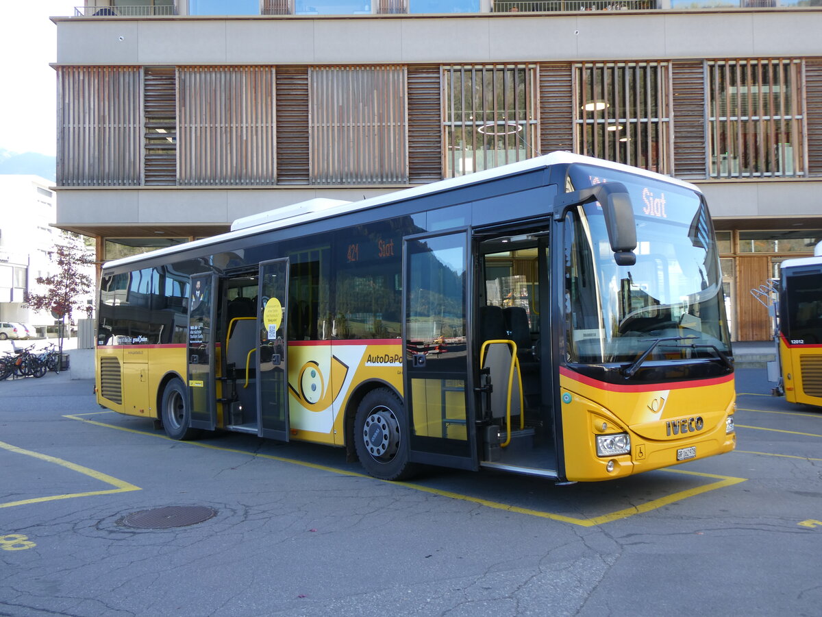 (268'831) - PostAuto Graub�nden - GR 162'978/PID 10'238 - Iveco (ex Nr. 8; ex Nr. 10; ex Fontana, Ilanz Nr. 10) am 29. Oktober 2024 beim Bahnhof Ilanz