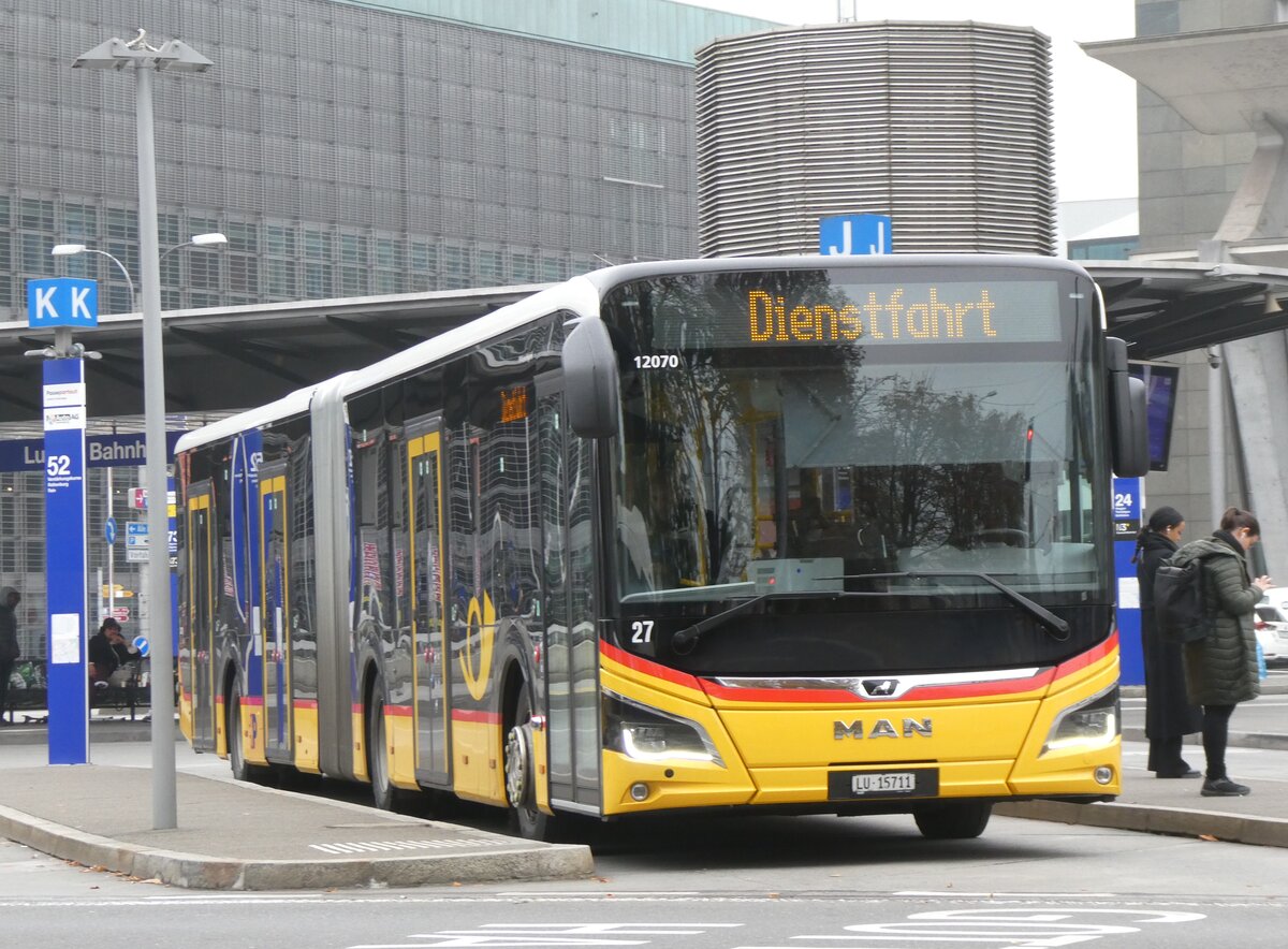 (269'021) - Bucheli, Kriens - Nr. 27/LU 15'711/PID 12'070 - MAN am 9. November 2024 beim Bahnhof Luzern