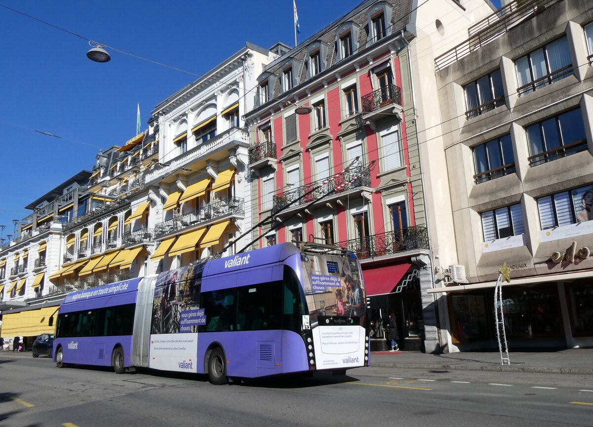 (269'210) - VMCV Clarens - Nr. 812 - Van Hool Gelenktrolleybus am 16. November 2024 in Montreux, D�barcad�re