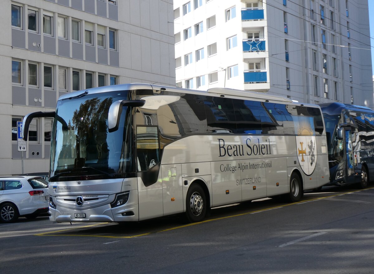 (269'219) - Coll�ge Alpin Beau Soleil, Villars-sur-Ollon - VD 1910 - Mercedes am 16. November 2024 in Montreux, Escaliers de la Gare