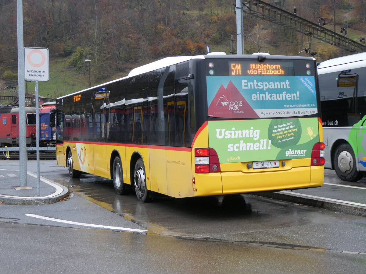 (269'256) - Niederer, Filzbach - Nr. 31/GL 44/PID 10'167 - MAN (ex Schwizer, Goldach; ex Casutt, Gossau) am 19. November 2024 beim Bahnhof Ziegelbr�cke
