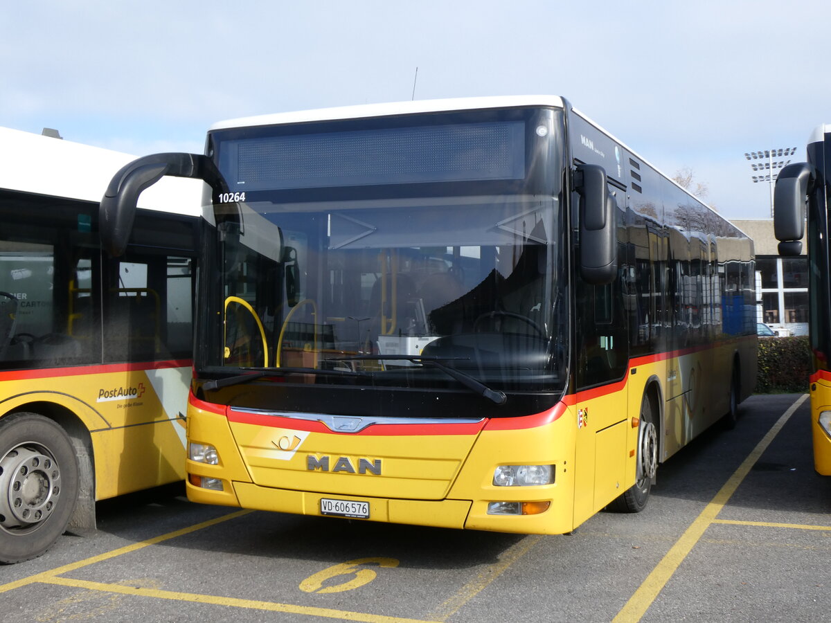 (269'515) - CarPostal Ouest - VD 606'576/PID 10'264 - MAN (ex TSPG Saignel�gier) am 30. November 2024 in Yverdon, Garage