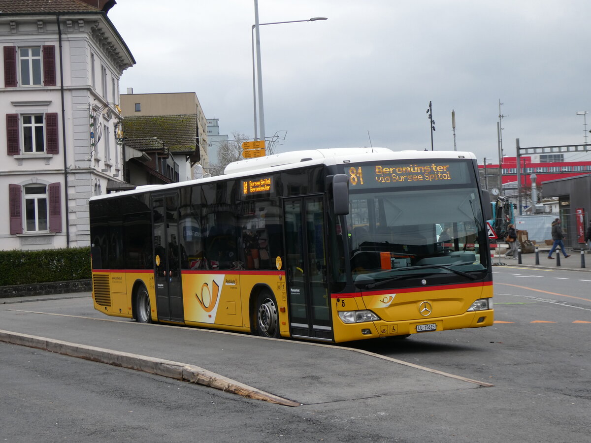 (269'789) - SB Trans, Sursee - Nr. 5/LU 15'615/PID 5553 - Mercedes am 10. Dezember 2024 beim Bahnhof Sursee