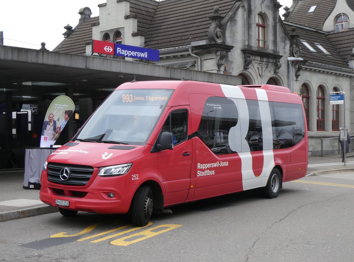 (269'832) - VZO Gr�ningen - Nr. 252/ZH 655'252 - Mercedes am 12. Dezember 2024 beim Bahnhof Rapperswil