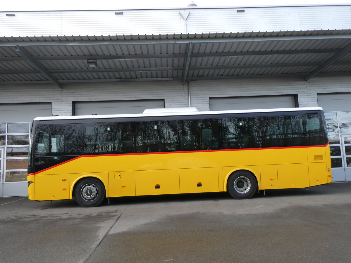 (269'876) - Ev�quoz, Erde - PID 12'235 - Iveco am 15. Dezember 2024 in Kerzers, Interbus