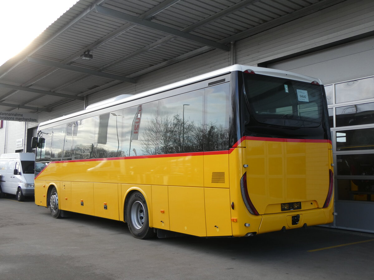 (269'877) - Ev�quoz, Erde - PID 12'235 - Iveco am 15. Dezember 2024 in Kerzers, Interbus