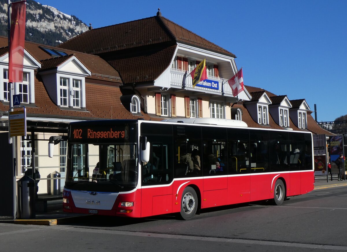 (269'900) - PostAuto Bern - BE 654'090/PID 12'339 - MAN (ex Dr. Richard, A-Wien Nr. 1419) am 16. Dezember 2024 beim Bahnhof Interlaken Ost