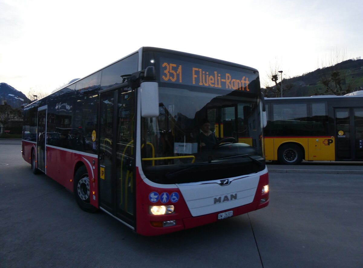 (269'973) - PostAuto Zentralschweiz - Nr. 530/OW 26'301/PID 12'338 - MAN (ex Dr. Richard, A-Wien Nr. 1418) am 17. Dezember 2024 beim Bahnhof Sarnen