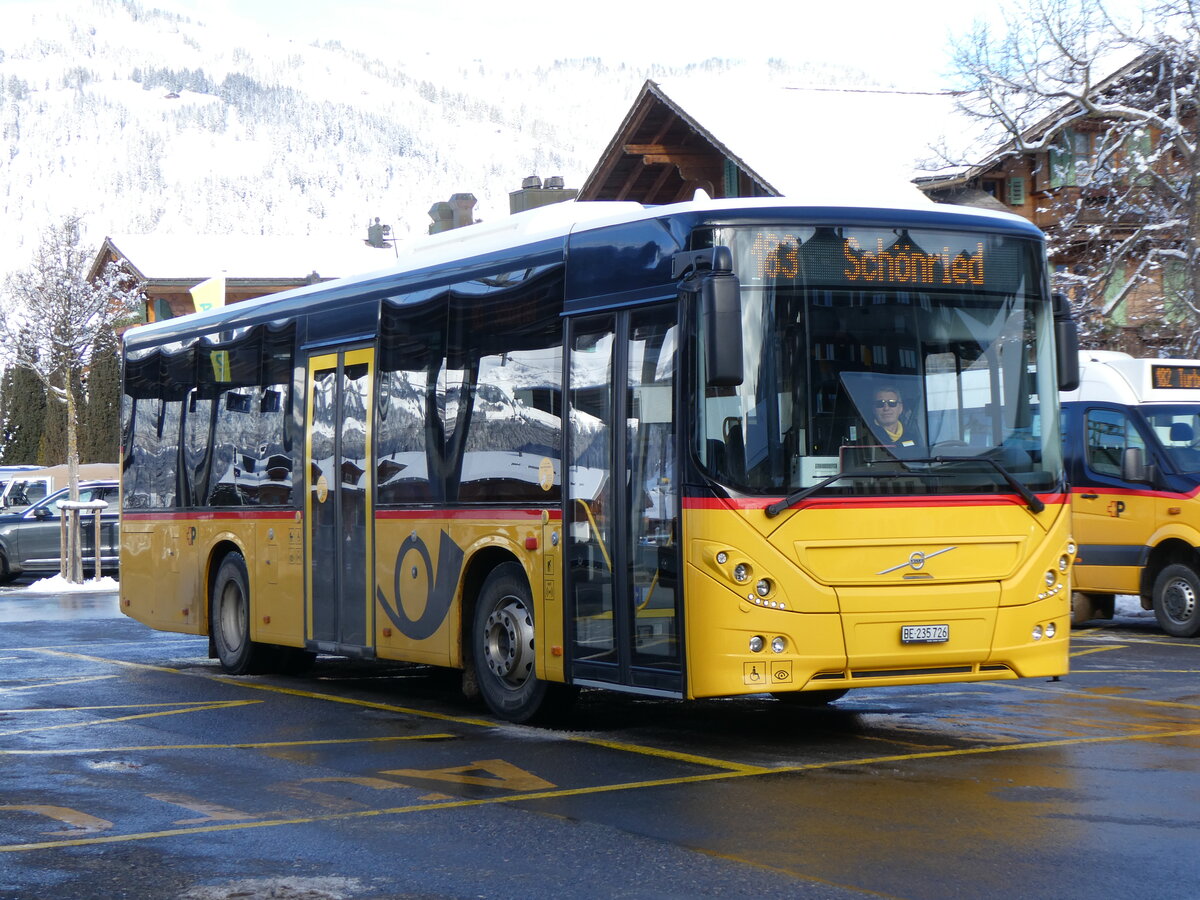 (270'054) - K�bli, Gstaad - BE 235'726/PID 10'535 - Volvo am 21. Dezember 2024 beim Bahnhof Gstaad