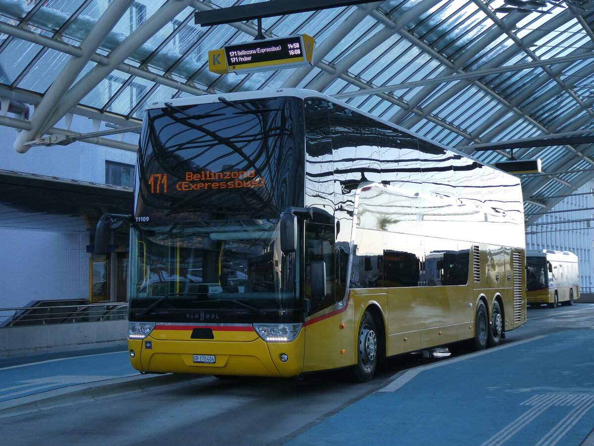 (270'304) - PostAuto Graub�nden - GR 170'404/PID 11'109 - Van Hool am 27. Dezember 2024 in Chur, Postautostation