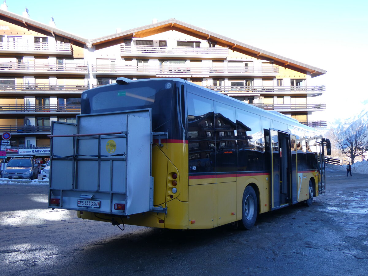 (270'515) - Lathion, Sion - Nr. 8/VS 444'334/PID 11'486 - Volvo am 1. Januar 2025 in Haute-Nendaz, T�l�cabine