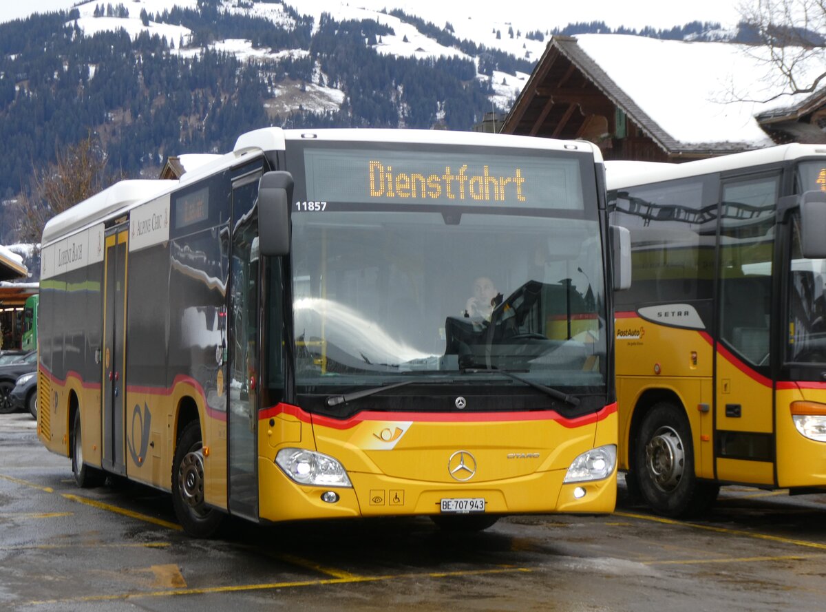 (270'689) - PostAuto BErn - BE 707'943/PID 11'857 - Mercedes (ex K�bli, Gstaad; ex PostAuto Bern BE 538'988; ex P 653'386) am 6. Januar 2025 beim Bahnhof Gstaad