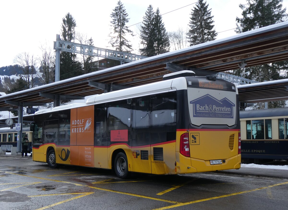 (270'714) - PostAuto Bern - BE 707'944/PID 12'071 - Mercedes (ex K�bli, Gstaad) am 6. Januar 2025 beim Bahnhof Gstaad