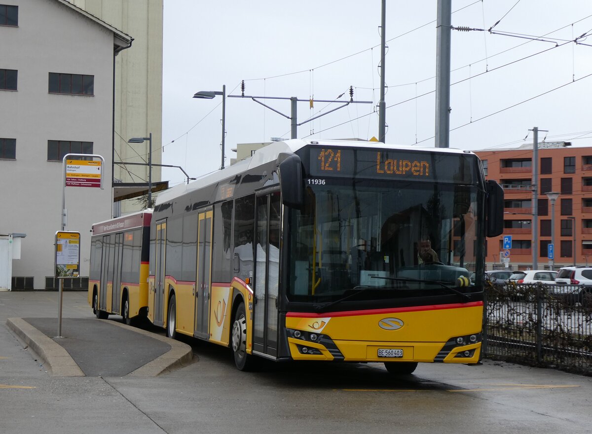 (270'791) - PostAuto Bern - BE 560'403/PID 11'936 - Solaris am 9. Januar 2025 beim Bahnhof D�dingen