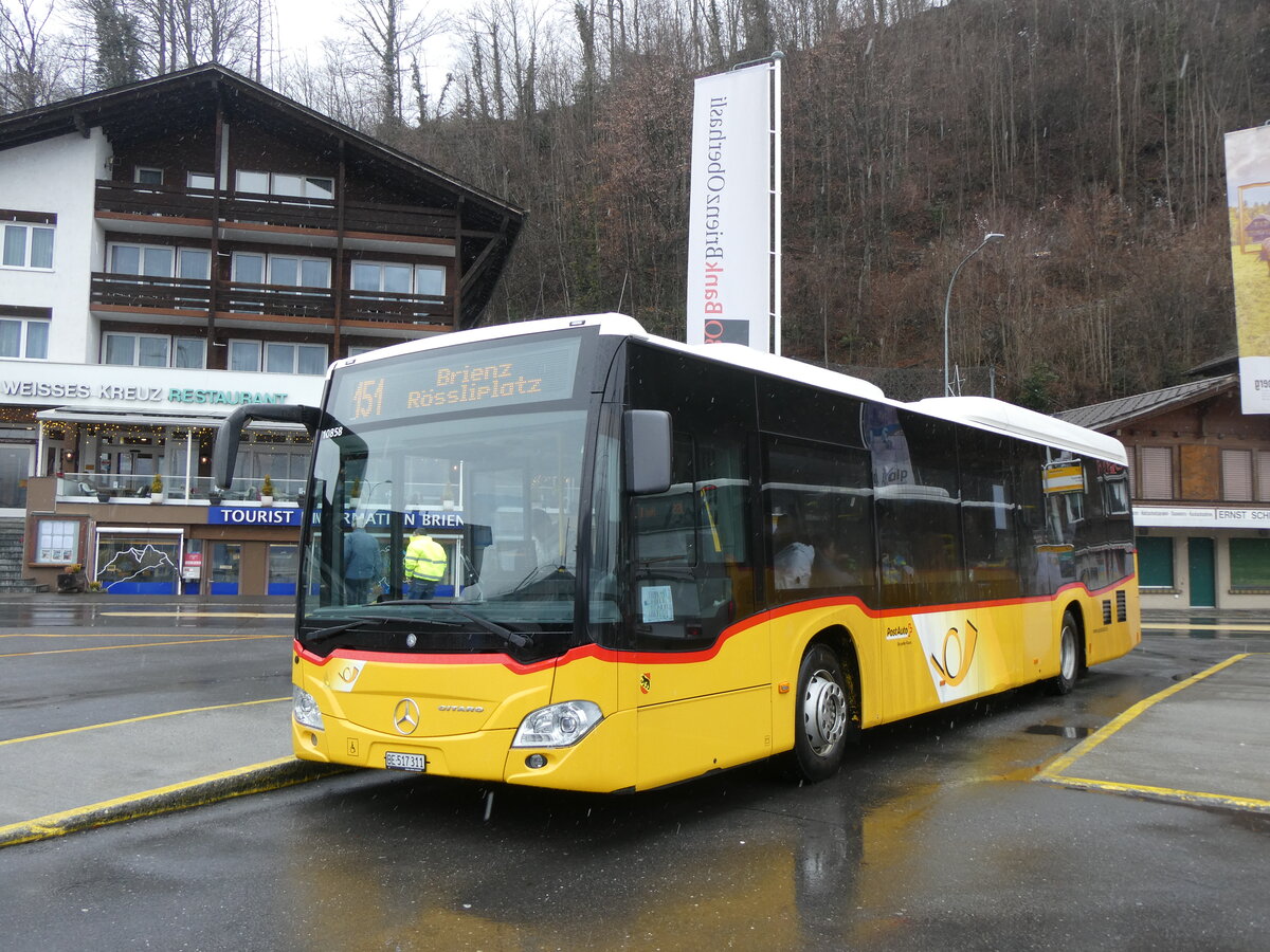 (270'804) - Fl�ck, Brienz - Nr. 4/BE 517'311/PID 10'858 - Iveco am 10. Januar 2025 beim Bahnhof Brienz