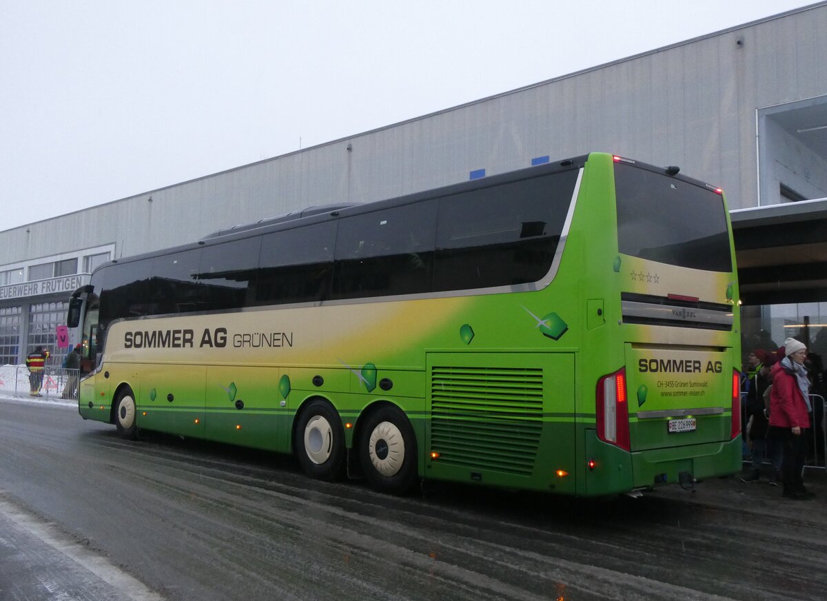 (270'850) - Sommer, Gr�nen - BE 226'999 - Van Hool am 11. Januar 2025 beim Bahnhof Frutigen