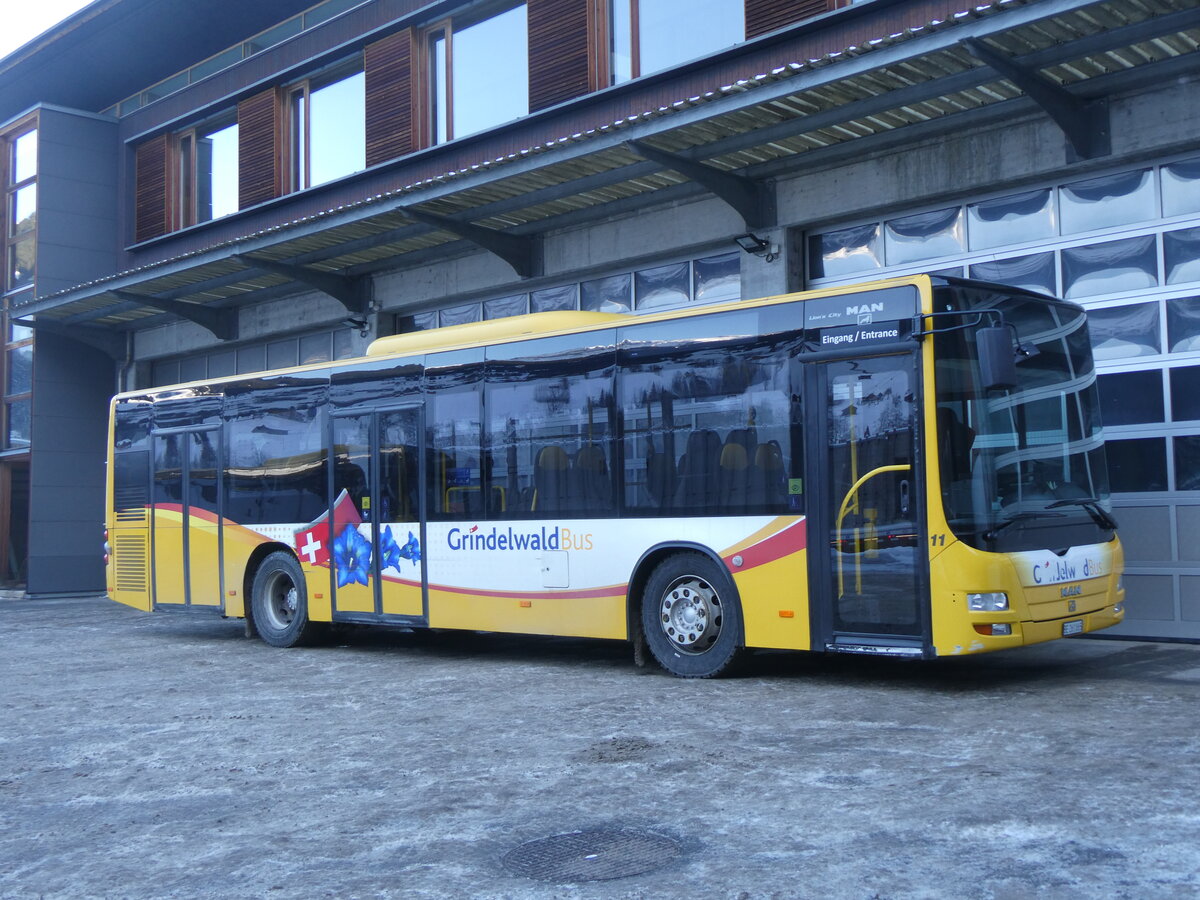 (271'252) - GrindelwaldBus, Grindelwald - Nr. 11/BE 261'865 - MAN/G�ppel am 18. Januar 2025 in Grindelwald, Garage