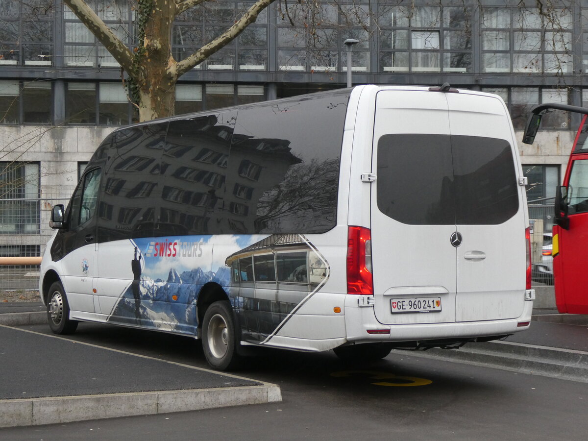 (271'673) - Swisstours Transport, Gen�ve - GE 960'241 - Mercedes am 6. Februar 2025 in Z�rich, Sihlquai