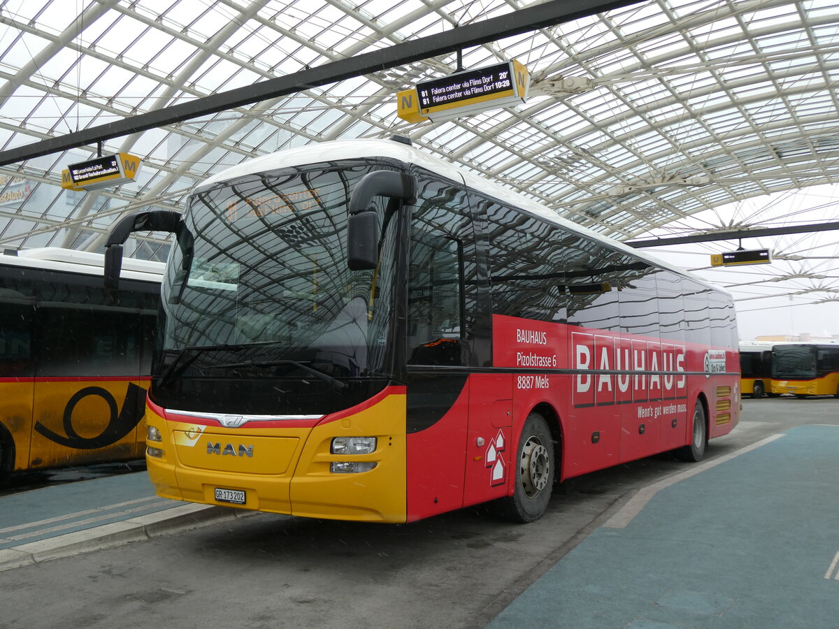 (271'943) - PostAuto Graub�nden - GR 173'202/PID 10'504 - MAN am 14. Februar 2025 in Chur, Postautostation