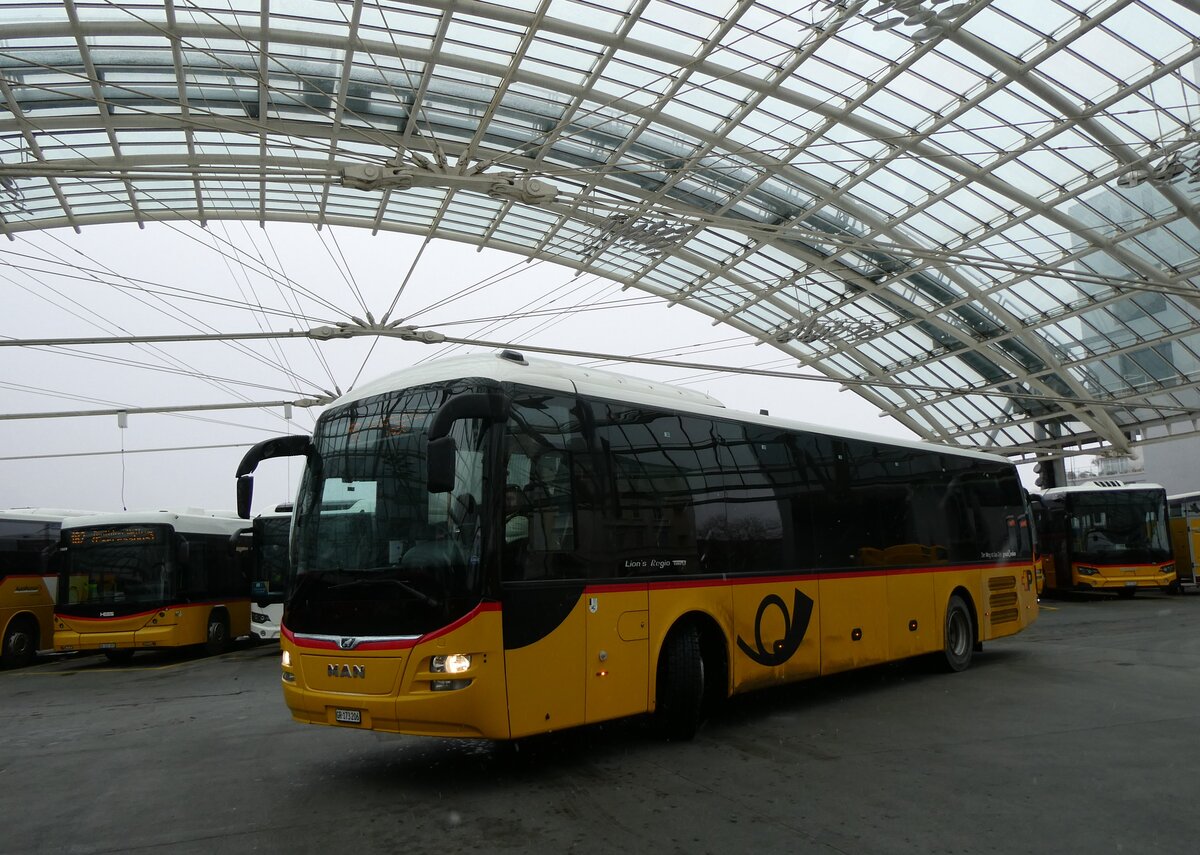 (271'968) - PostAuto Graub�nden - GR 173'206/PID 10'508 - MAN am 14. Februar 2025 in Chur, Postautostation