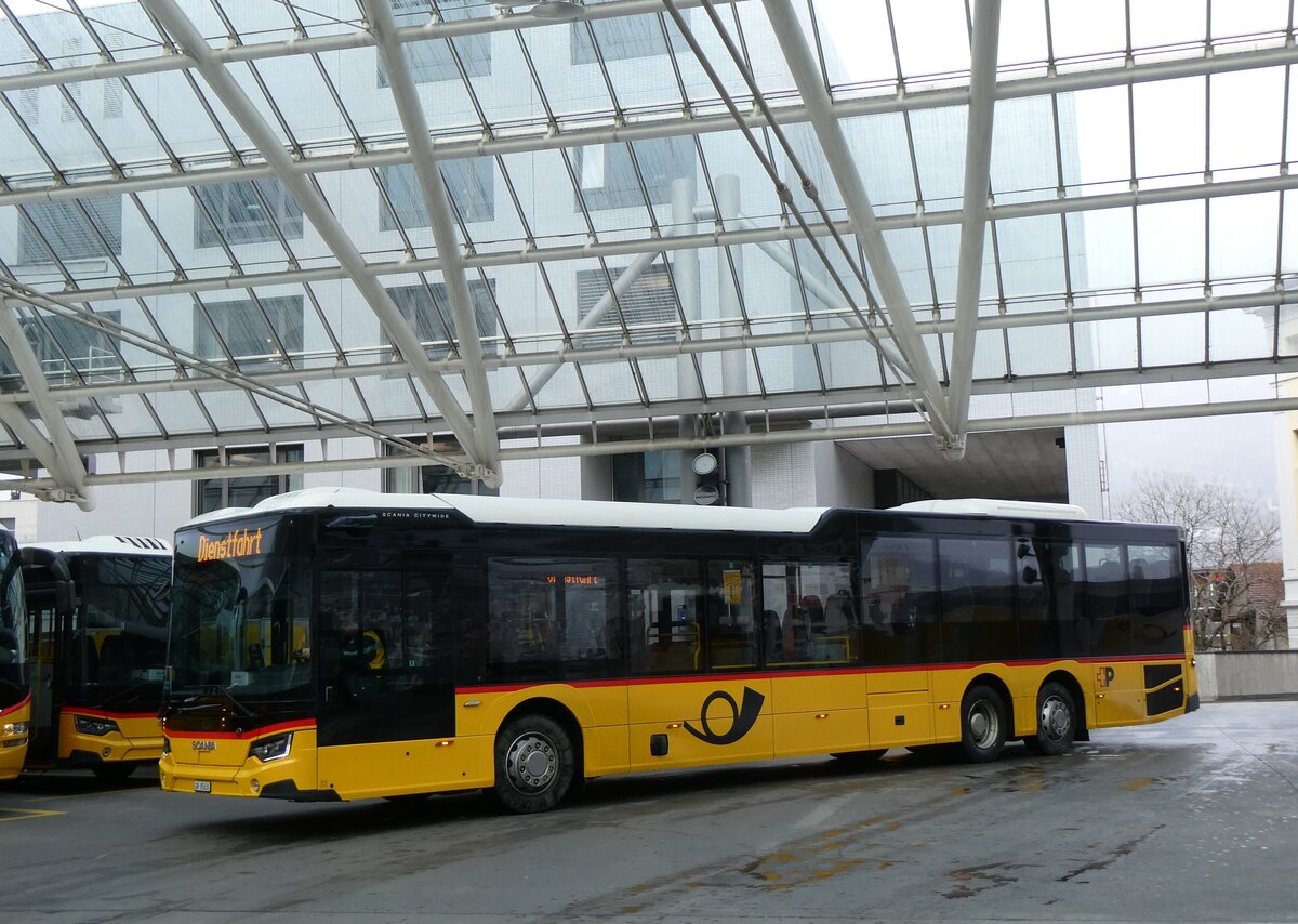 (271'989) - PostAuto Graub�nden- GR 85'630/PID 12'107 - Scania am 14. Februar 2025 in Chur, Postautostation
