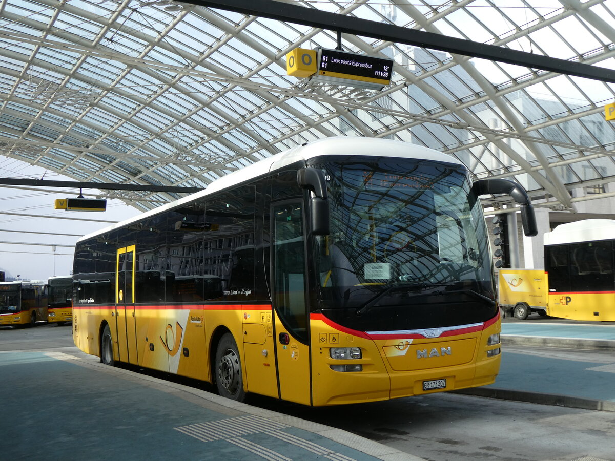 (271'999) - PostAuto Graub�nden - GR 173'207/PID 11'509 - MAN am 14. Februar 2025 in Chur, Postautostation