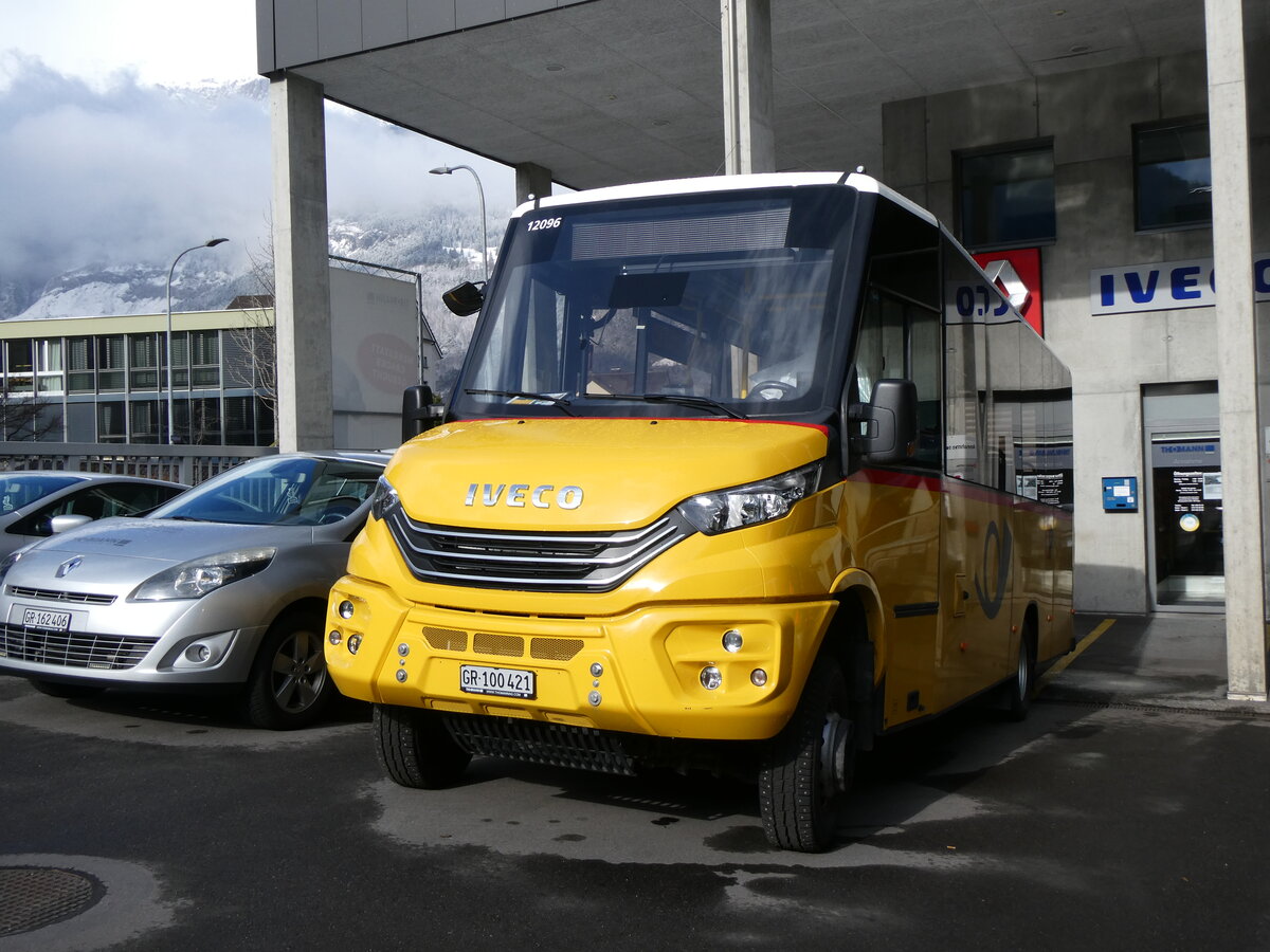 (272'029) - PostAuto Graub�nden - GR 100'421/PID 12'096 - Iveco/K-Bus am 14. Februar 2025 in Chur, Garage