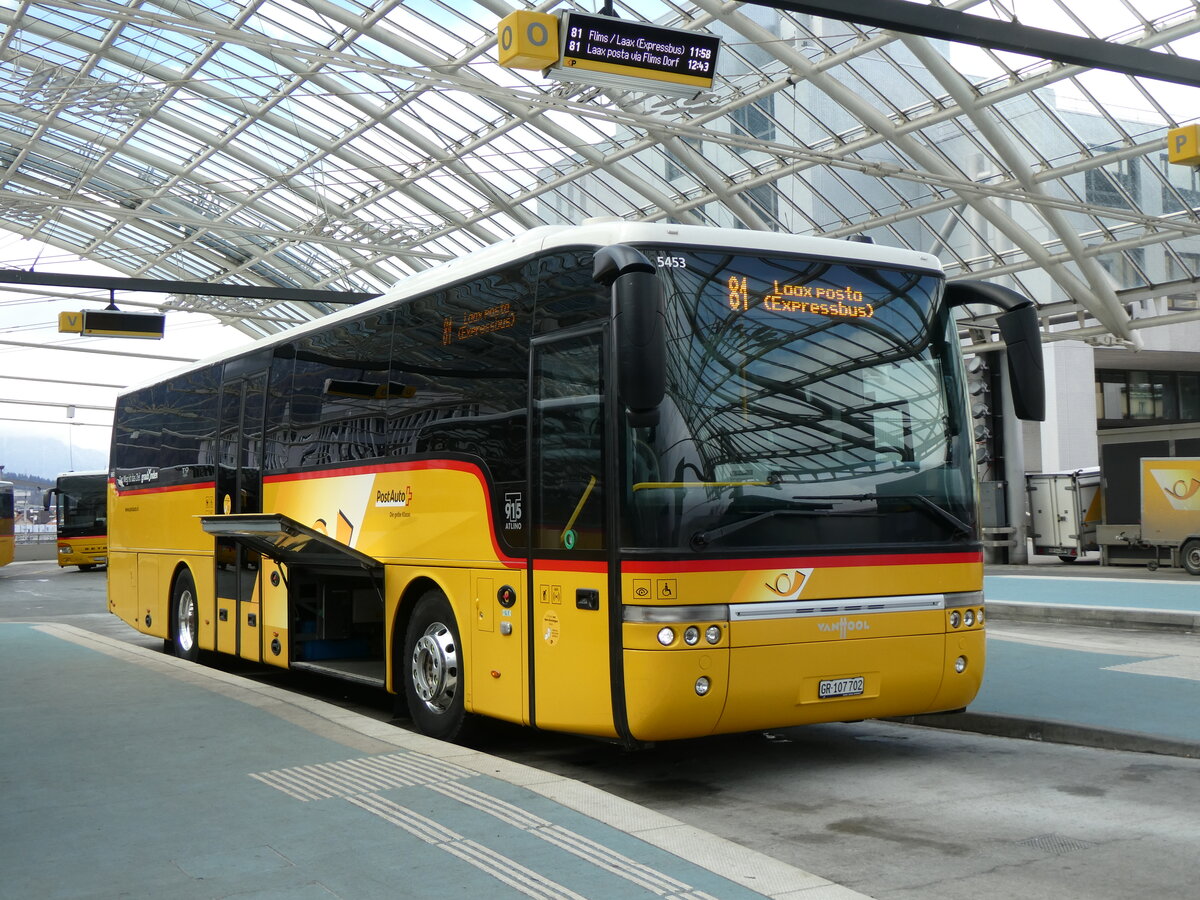(272'051) - PostAuto Graub�nden - GR 107'702/PID 5453 - Van Hool am 14. Februar 2025 in Chur, Postautostation