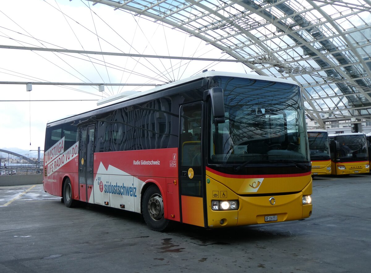 (272'058) - PostAuto Graub�nden - GR 106'551/PID 5107 - Irisbus am 14. Februar 2025 in Chur, Postautostation