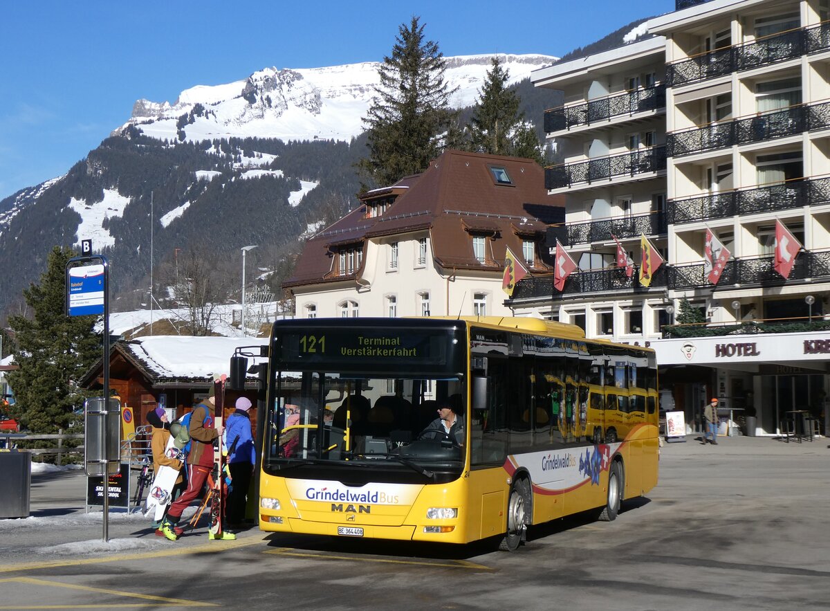 (272'158) - GrindelwaldBus, Grindelwald - Nr. 24/BE 364'408 - MAN/G�ppel am 17. Februar 2025 beim Bahnhof Grindelwald