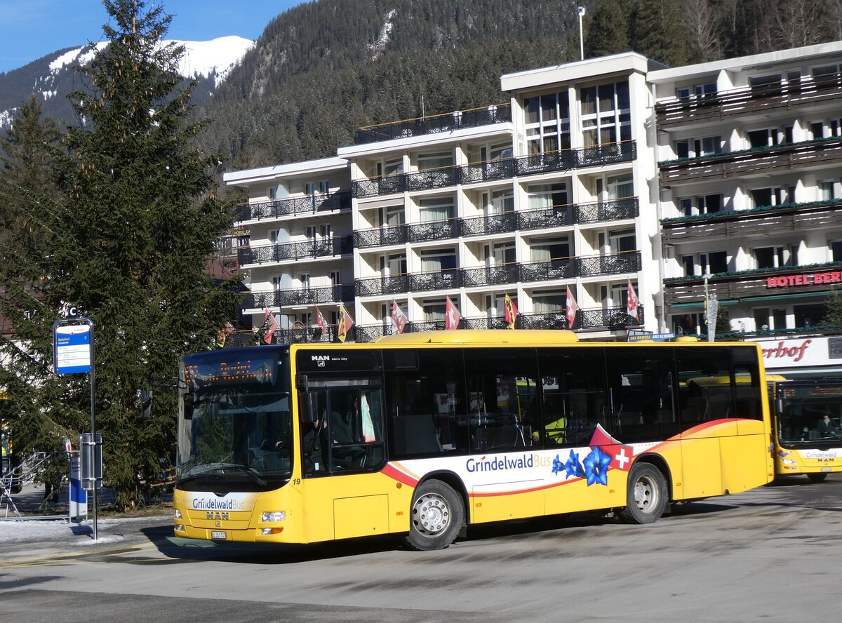 (272'166) - GrindelwaldBus, Grindelwald - Nr. 19/BE 363'305 - MAN/G�ppel am 17. Februar 2025 beim Bahnhof Grindelwald