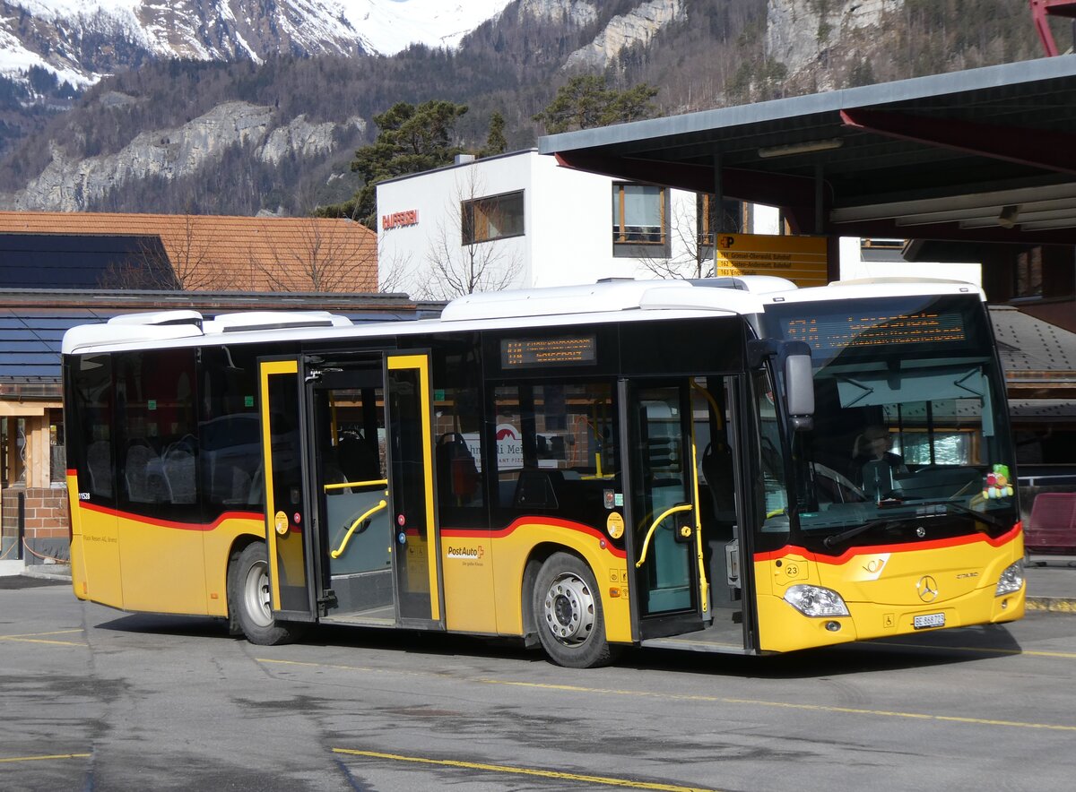 (272'287) - Fl�ck, Brienz - Nr. 23/BE 868'723/PID 11'528 - Mercedes am 21. Februar 2025 in Meiringen, Postautostation