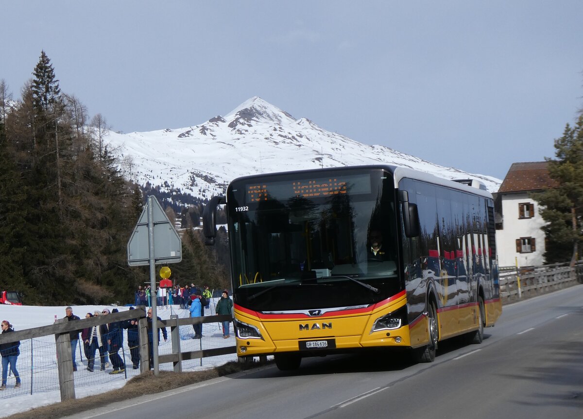 (272'324) - PostAuto Graub�nden - GR 184'616/PID 11'932 - MAN am 22. Februar 2025 in Lantsch/Lenz, Biathlon-WM