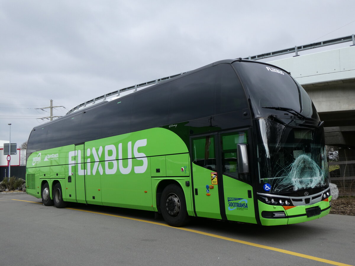 (272'538) - Aus Spanien: Socitransa, Pazos - 3651 MWY - Mercedes/Beulas am 1. M�rz 2025 in Kerzers, Interbus