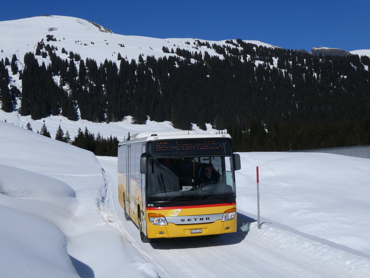 (272'589) - PostAuto Bern - BE 401'465/PID 4715 - Setra (ex AVG Meiringen Nr. 65) am 2. M�rz 2025 bei der Grossen Scheidegg