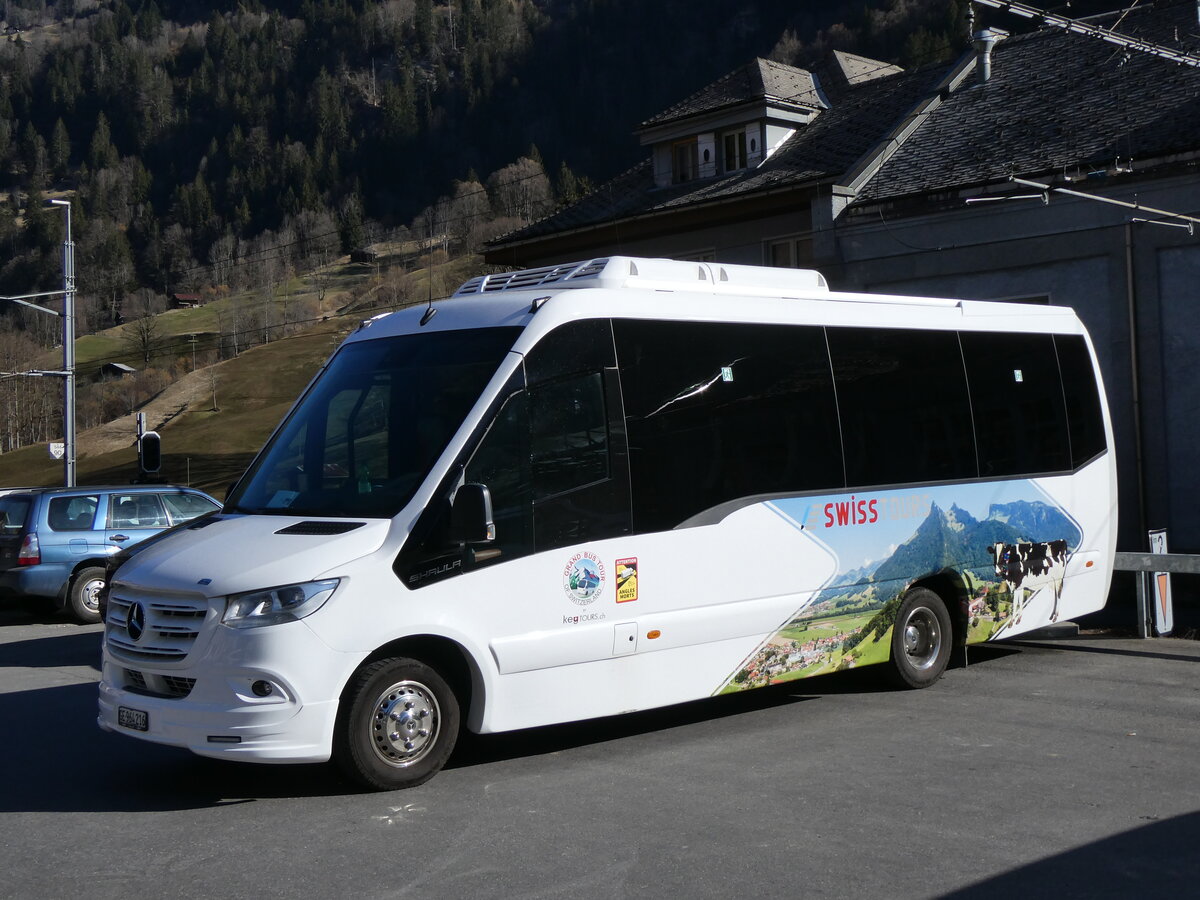 (272'684) - Swisstours Transport, Gen�ve - GE 964'216 - Mercedes am 8. M�rz 2025 beim Bahnhof Lauterbrunnen
