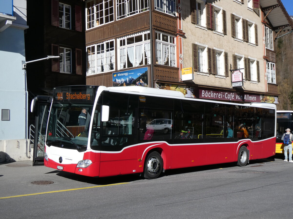 (272'685) - PostAuto Bern - BE 640'277/PID 12'318 - Mercedes (ex Wiener Linien, A-Wien Nr. 8158) am 8. M�rz 2025 beim Bahnhof Lauterbrunnen