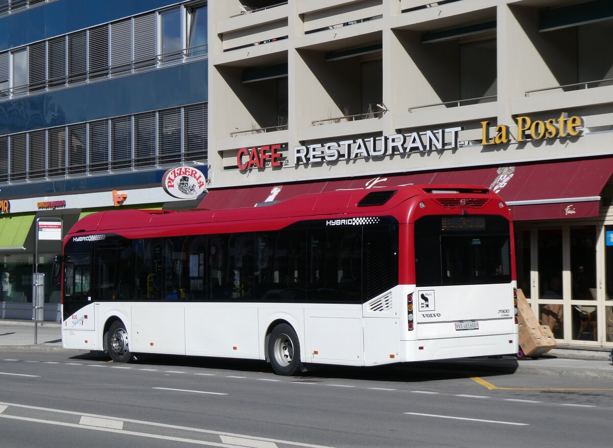 (272'756) - PostAuto Wallis - Nr. 78/VS 461'600/PID 10'682 - Volvo am 11. M�rz 2025 beim Bahnhof Sion