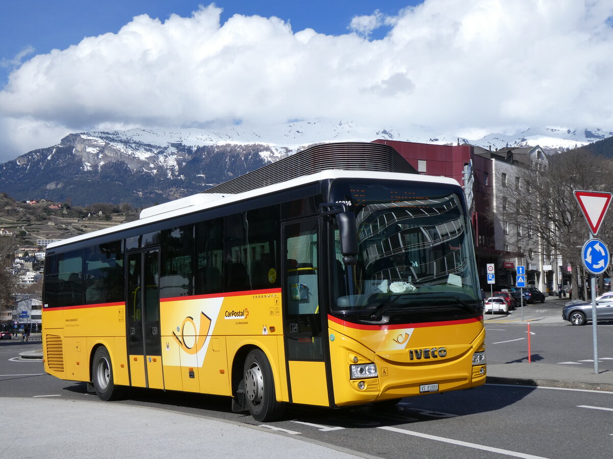 (272'774) - Ev�quoz, Erde - VS 81'888/PID 10'816 - Iveco am 11. M�rz 2025 beim Bahnhof Sion