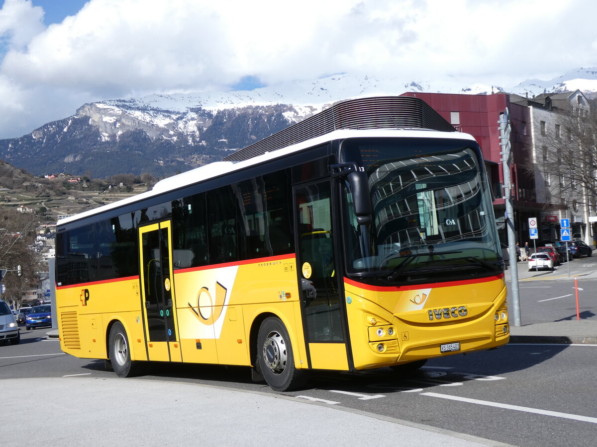 (272'776) - PostAuto Wallis - Nr. 22/VS 465'403/PID 11'913 - Iveco am 11. M�rz 2025 beim Bahnhof Sion