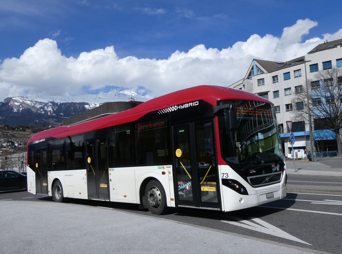 (272'792) - PostAuto Wallis - Nr. 73/VS 211'611/PID 5520 - Volvo (ex Lathion, Sion Nr. 73) am 11. M�rz 2025 beim Bahnhof Sion