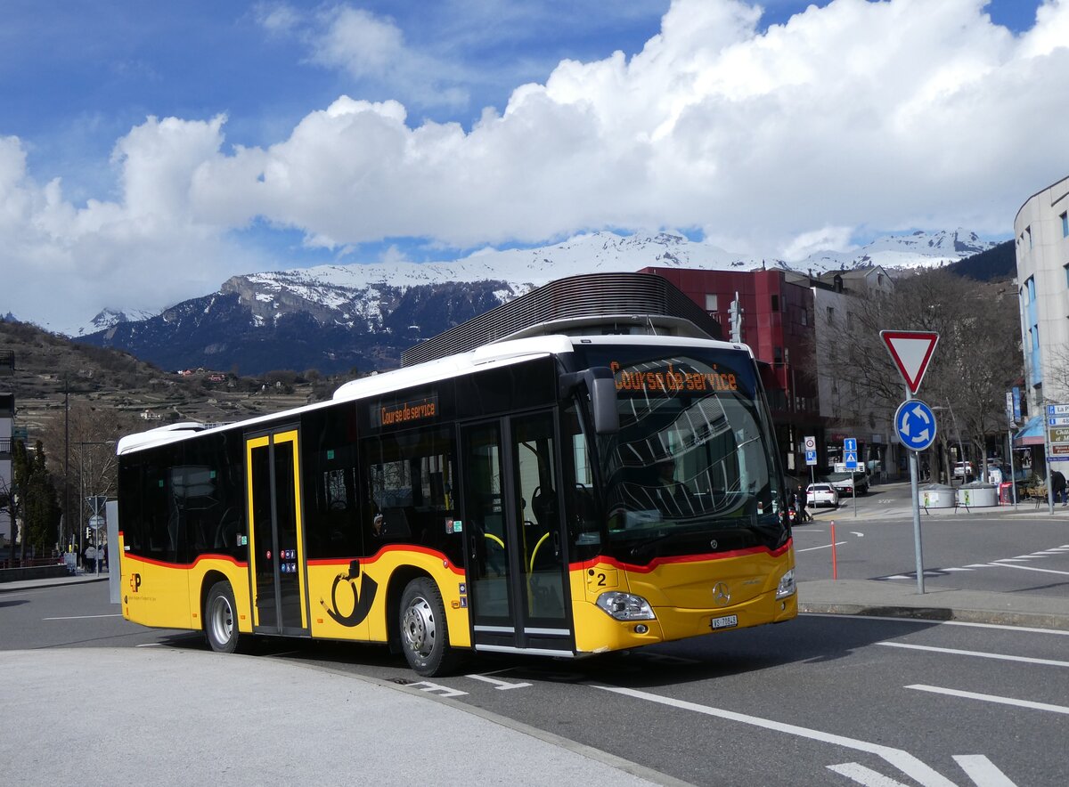 (272'800) - Lathion, Sion - Nr. 2/VS 70'848/PID 11'996 - Mercedes am 11. M�rz 2025 beim Bahnhof Sion