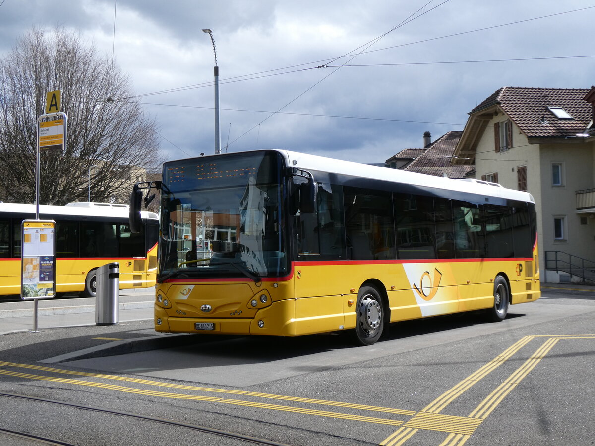 (272'837) - PostAuto Bern - Nr. 215/BE 843'215/PID 10'672 - Heuliez am 13. M�rz 2025 beim Bahnhof Worb Dorf