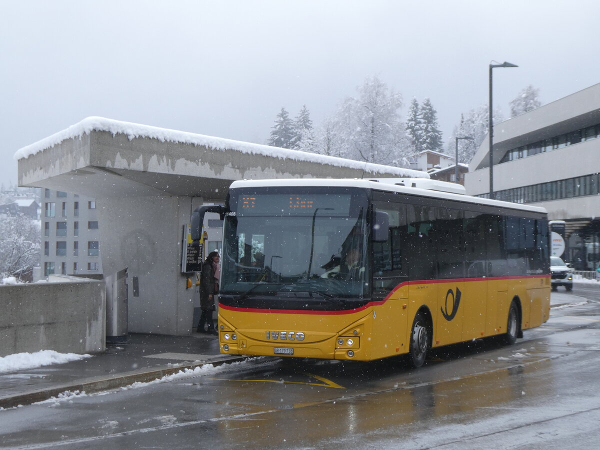 (272'895) - PostAuto Graub�nden - GR 179'718/PID 11'408 - Iveco am 14. M�rz 2025 in Flims, Bergbahnen
