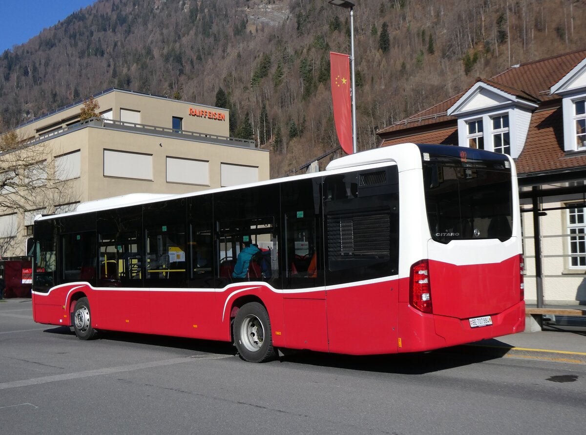 (273'055) - PostAuto Bern - BE 707'884/PID 12'414 - Mercedes (ex Wiener Linien, A-Wien Nr. 8154) am 18. M�rz 2025 beim Bahnhof Interlaken Ost
